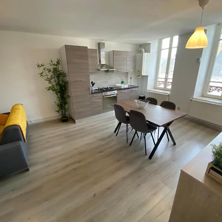 Joli Appartement Avec Parking Gratuit Sur Place Givet Bagian luar foto