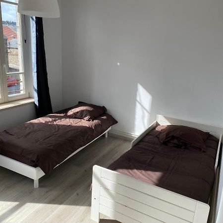 Joli Appartement Avec Parking Gratuit Sur Place Givet Bagian luar foto