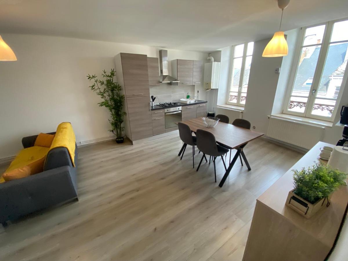 Joli Appartement Avec Parking Gratuit Sur Place Givet Bagian luar foto
