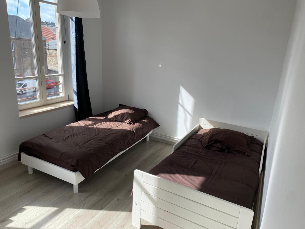 Joli Appartement Avec Parking Gratuit Sur Place Givet Bagian luar foto