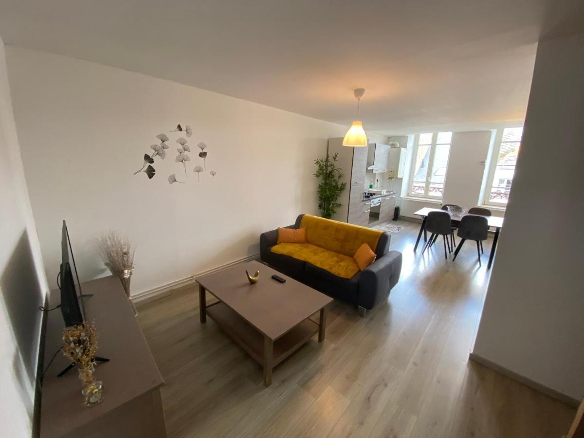 Joli Appartement Avec Parking Gratuit Sur Place Givet Bagian luar foto
