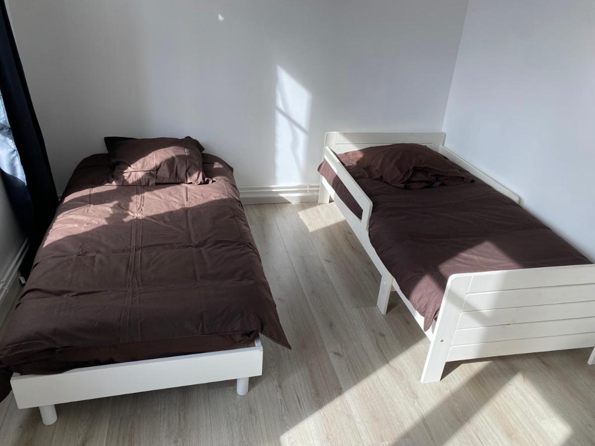 Joli Appartement Avec Parking Gratuit Sur Place Givet Bagian luar foto